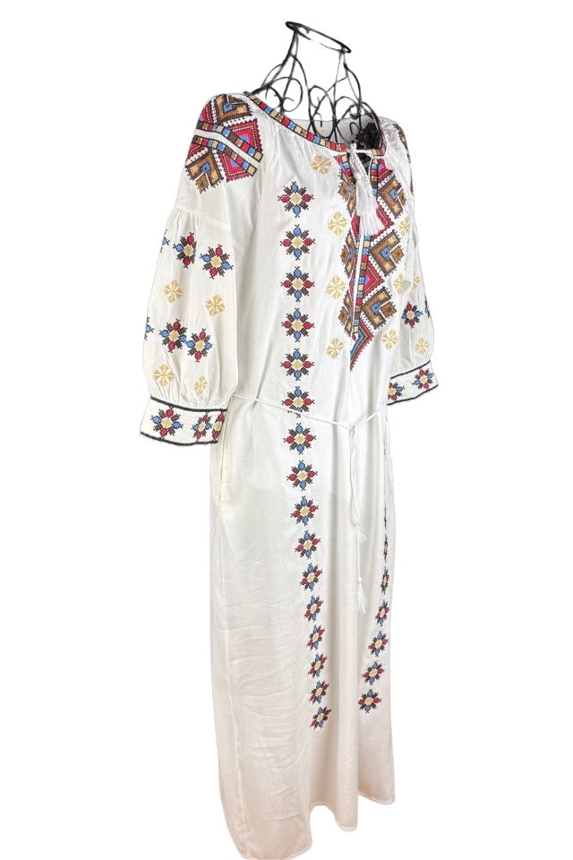Rochie traditionala dama R25 alb/maro