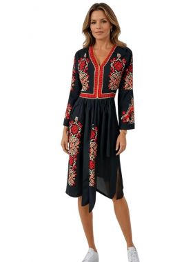 rochie dama traditionala neagra brodata cu motive traoitionale de culoare rosii si bej