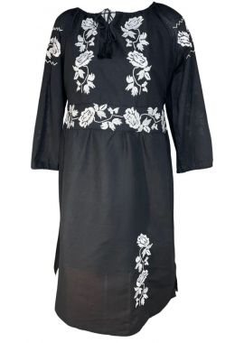 rochie traditonala pentru dama neagra brodata cu motive florale albe pe piept si pe maneci